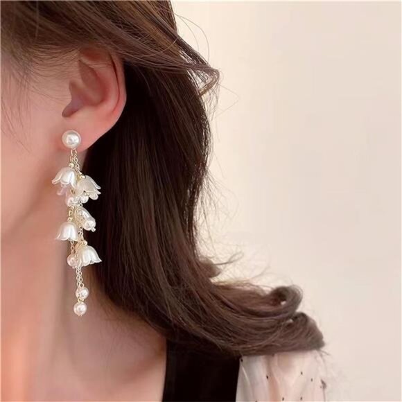 Elegant Acrylic Petal Drop Earrings with Pearl, Romantic Floral Jewelry - Picture 3 of 6